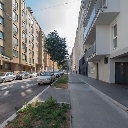 Grosse Terrasse, Klimaanlage Und U-Bahn Naehe Apartment Vienna Exterior photo