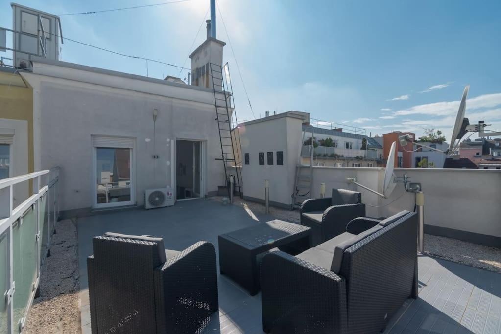 Grosse Terrasse, Klimaanlage Und U-Bahn Naehe Apartment Vienna Exterior photo