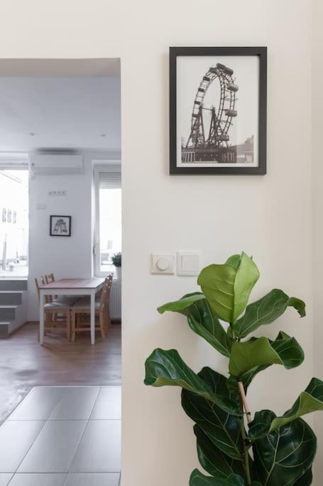 Grosse Terrasse, Klimaanlage Und U-Bahn Naehe Apartment Vienna Exterior photo