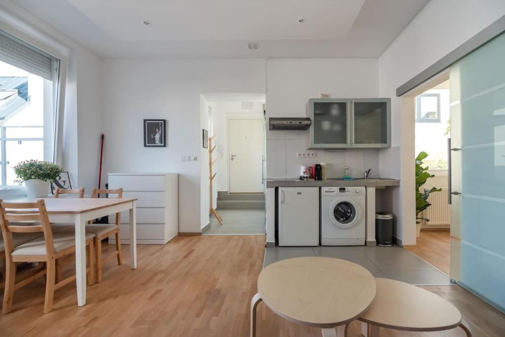 Grosse Terrasse, Klimaanlage Und U-Bahn Naehe Apartment Vienna Exterior photo