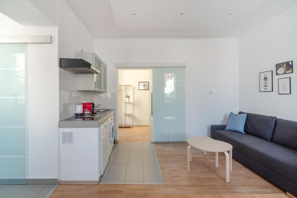 Grosse Terrasse, Klimaanlage Und U-Bahn Naehe Apartment Vienna Exterior photo