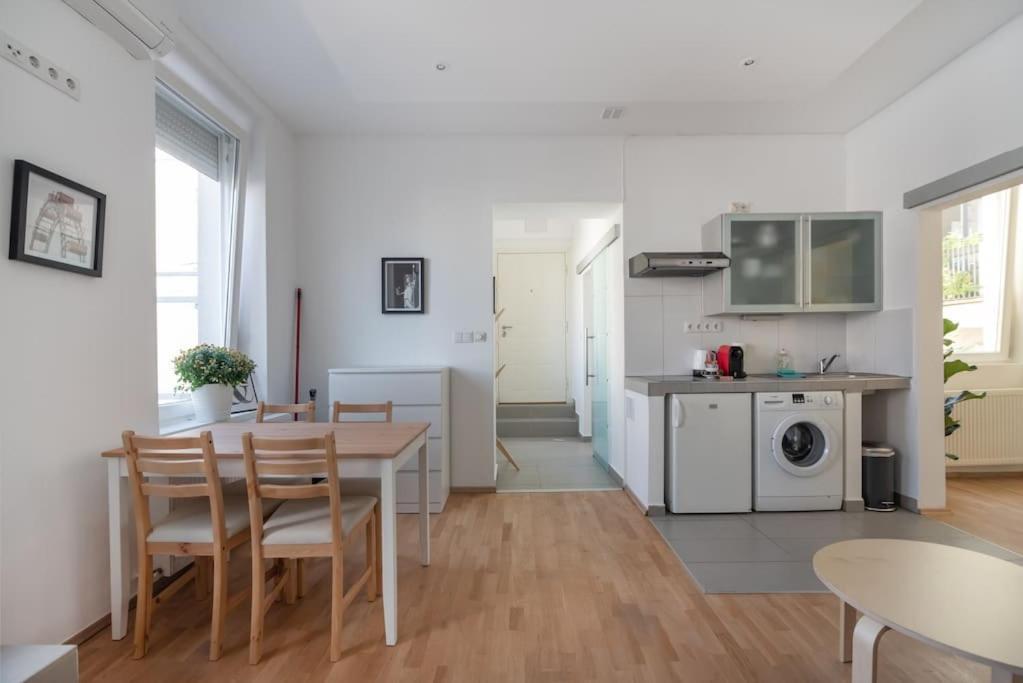 Grosse Terrasse, Klimaanlage Und U-Bahn Naehe Apartment Vienna Exterior photo